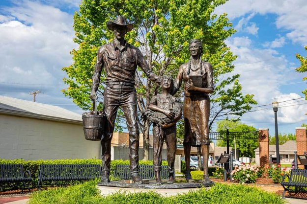 Bronze statue of an early 20th-century agriculture family Bronze statue of an early 20th-century agriculture family