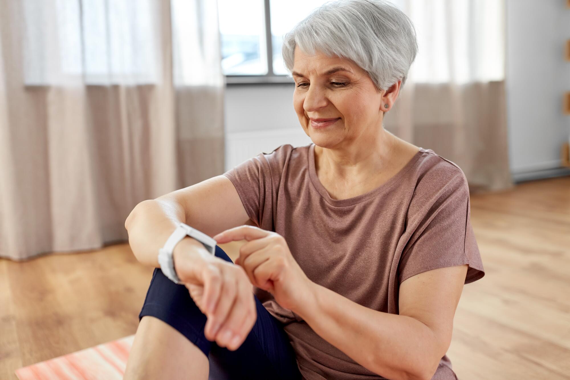Sport,,Fitness,And,Healthy,Lifestyle,Concept,-,Smiling,Senior,Woman