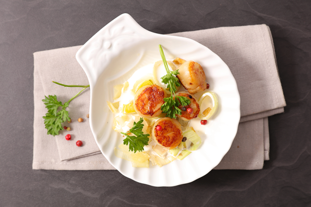 top-view-seared-scallop-leek Top view of seared scallop and leek